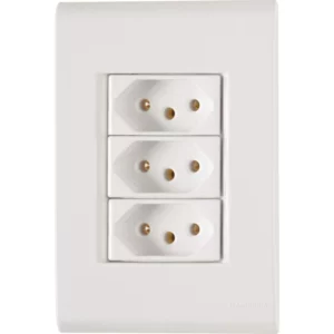 Conjunto 4x2 com 3 Tomadas 2p+t 10 a 250 V Tramontina Liz Branco Tramontina